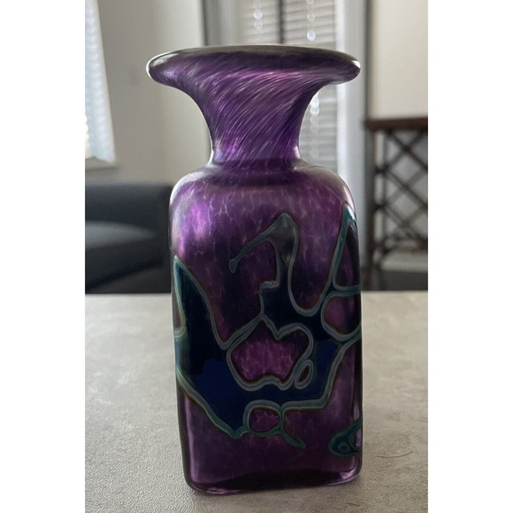 Robert Held 4” Small Triangular Purple Bud Vase w/Iridescent Swirl Design SIGNED - Picture 1 of 12